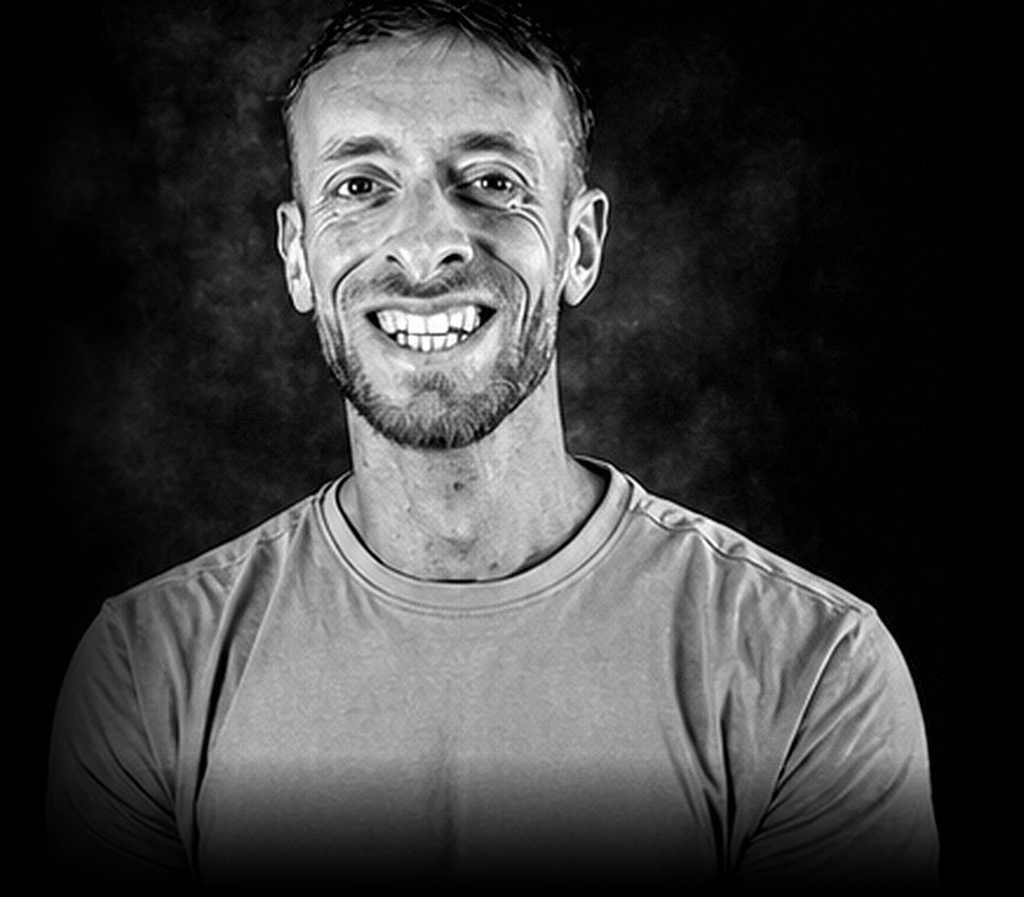 Hidde Hoebee, personal coach uit Hilversum, in zwart-wit portret.